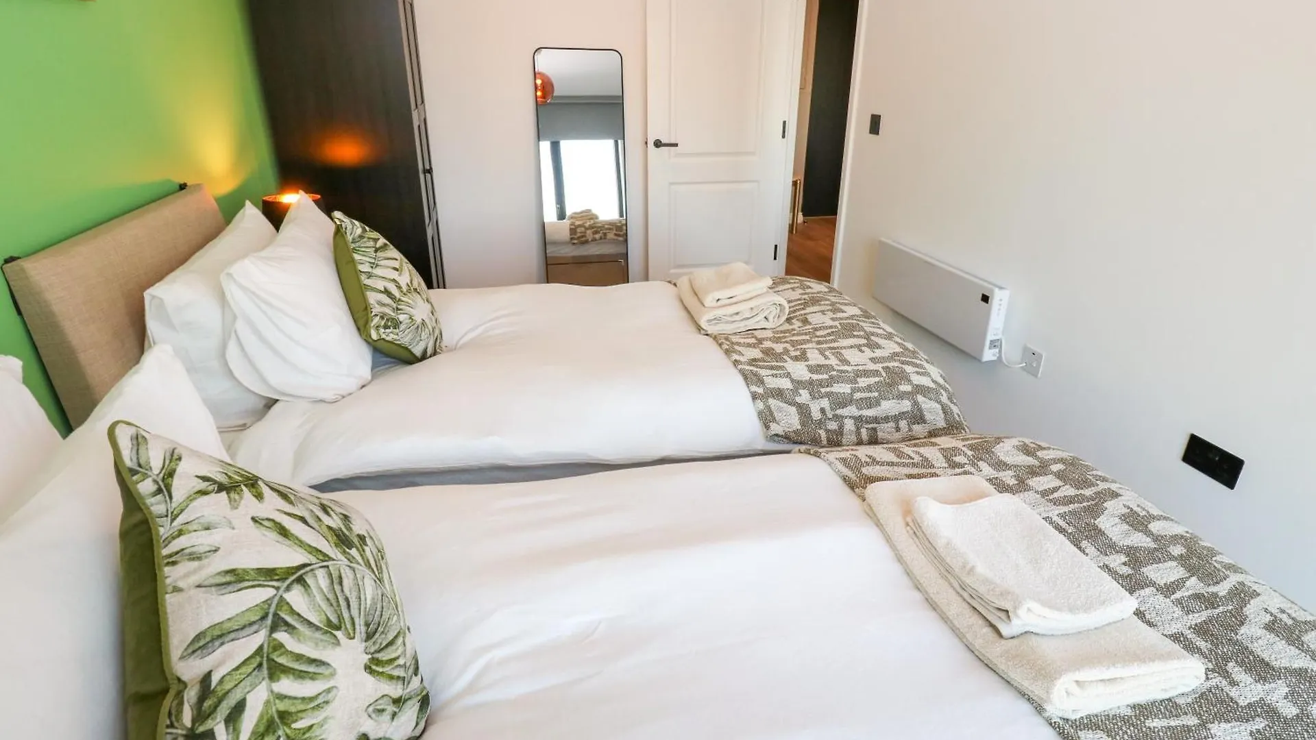 Emerald Retreat Leeds  0*, Leeds (West Yorkshire) United Kingdom